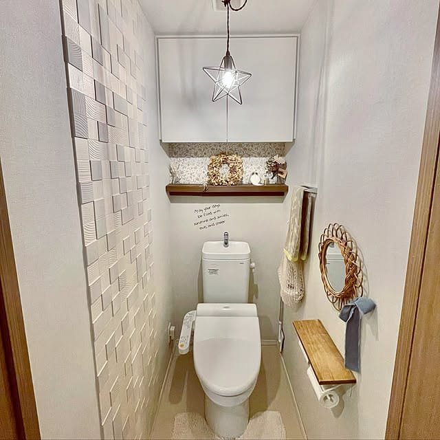 インテリア選びやお掃除のしやすさもポイント♪清潔感あふれるトイレ空間 | RoomClip mag | 暮らしとインテリ